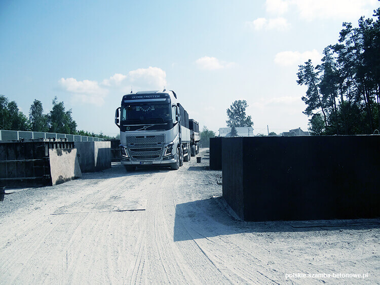 Transport szamb betonowych  w Babimoście